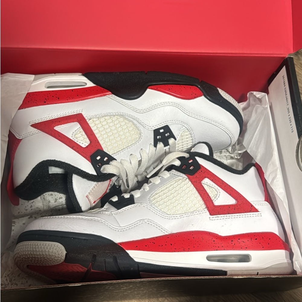 Jordan White and Red Sneakers Air Jordan 4 Classic Design